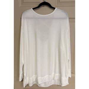 Livi White Long Sleeve Top Size 18 20 Cut Out Back Thumb Holes